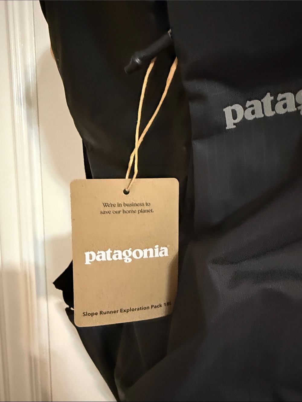 Patagonia Slope Runner Exploration Pack 18L  style 49495, Black
Size S - Picture 3 of 5